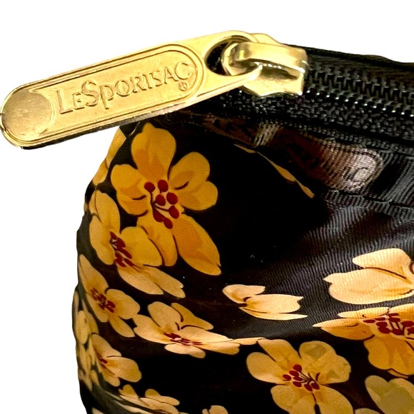 Lesportsac extra large weekender tote in excellent condition zipper closure - Picture 4 of 6